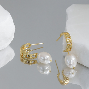 Hera Pearl Earrings